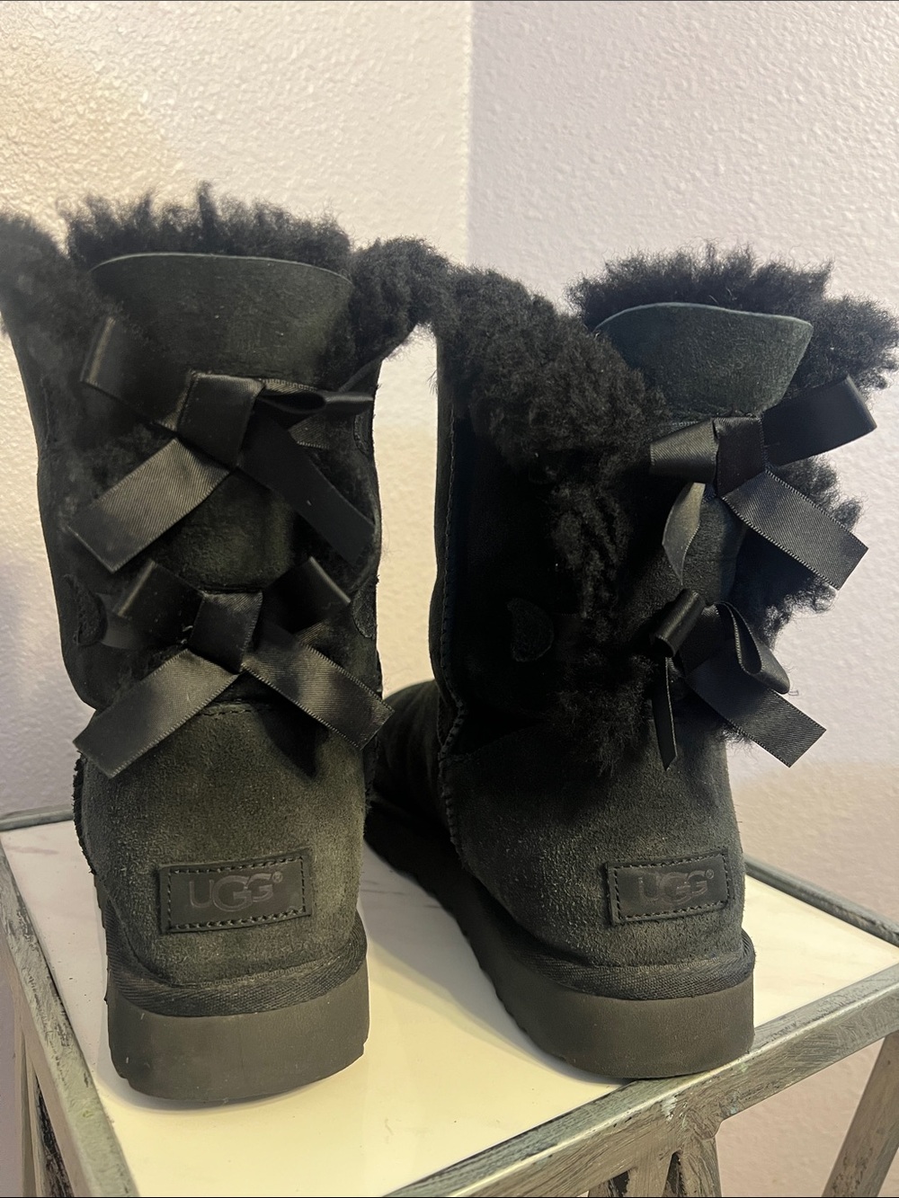 UGG Bailey Bow II Black Suede Shearling lined Boots. Authentic Black UGG Label